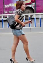 化工西路街拍的裸腿熱