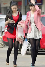 學(xué)院西路街拍的紅裙黑