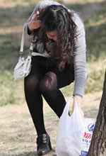 公園草坪抓拍的黑絲大