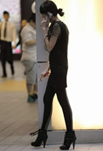 地下通道抓拍的高挑身