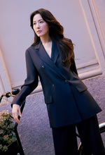 曾黎裁剪利落的合體西