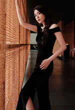 曾黎一字肩黑色禮服亮