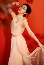 張碧晨純白漫舞絲繡綴