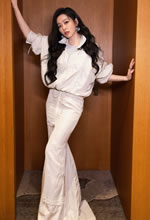 張靚穎喇叭長(cháng)褲裝