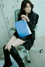 張小斐坐姿優(yōu)雅顯淑女