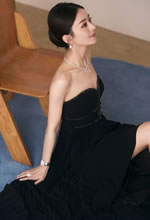 趙麗穎一襲長(cháng)裙優(yōu)雅如