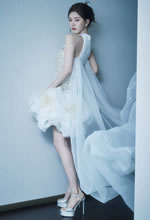 趙露思裙擺飄逸靚麗照