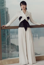 周筆暢短發(fā)造型干凈利