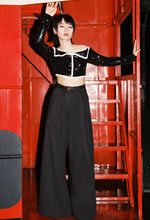 周筆暢濃郁的紅斑斕的