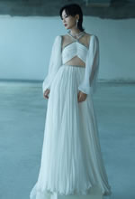 周筆暢朦朧白紗襯托輕