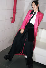 周筆暢亮暗一瞬之間