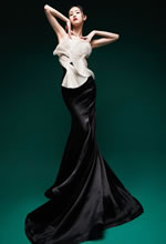 陳都靈裙身迎風(fēng)而展