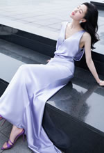 陳都靈雅靜素麗迎風(fēng)回