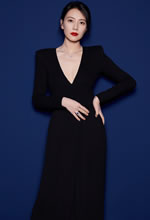 高圓圓熠熠光華干練端