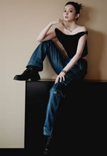 娜扎隨性穿搭自帶光環(huán)