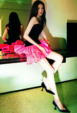 關(guān)曉彤黑色芭比短裙造