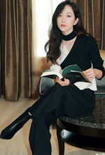 韓雪坐姿優(yōu)雅顯淑女范