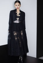 王子文妝容明艷靚麗