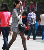 KݴW(xu)У@ȵĺڽzŮ